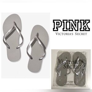 🆕VICTORIA’S SECRET PINK - M 7/8 - NWT - SILVER GREY FLIP FLOPS / SANDALS